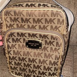 Michael Kors Jet Set Travel Medium Crossbody